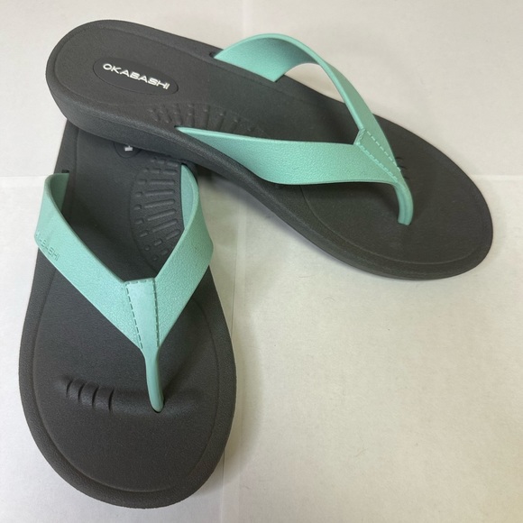 Women's size small flip flop sandals. Blue straps with a gray base. - Picture 2 of 3